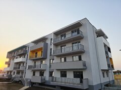 Metrou Teclu, 3 camere, 2 balcoane, centrala termica proprie